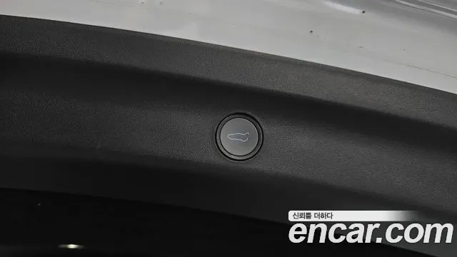 Tesla Model Y — Фото автомобиля 28