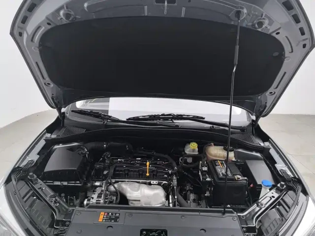 Roewe i5 — Фото автомобиля 6
