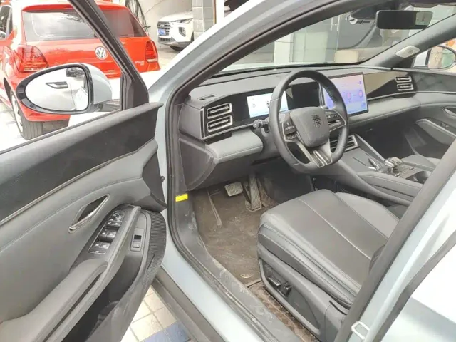 BYD Qin L — Фото автомобиля 15