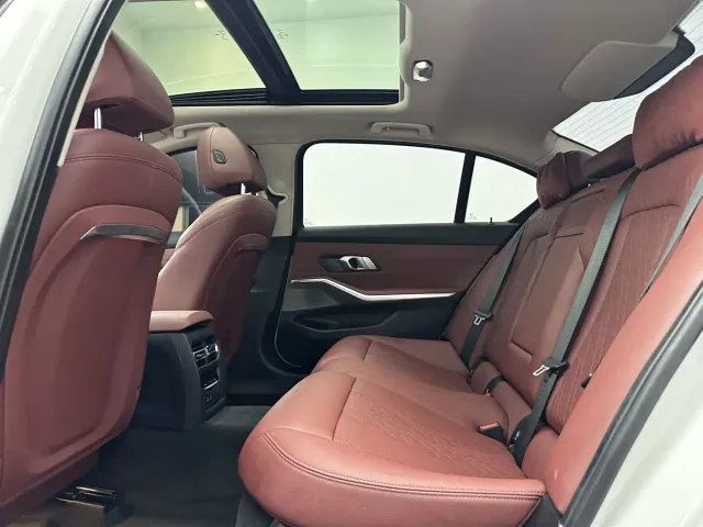 BMW 3 Series — Фото автомобиля 12