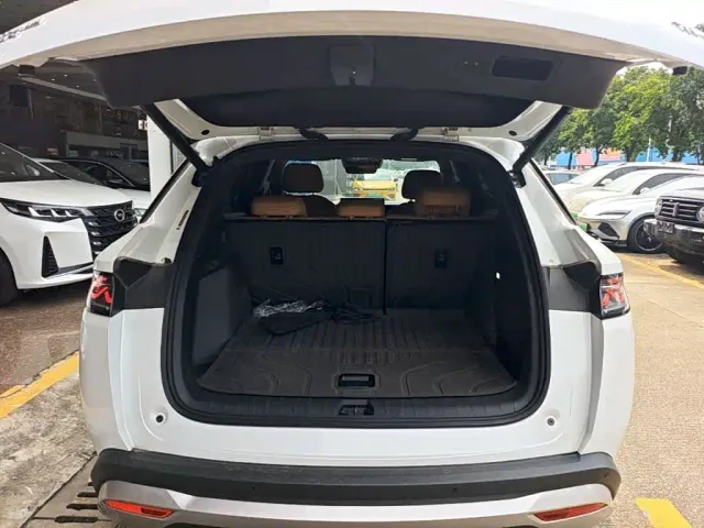 BYD Song L DM-i 2024 160km Excellence — Фото автомобиля 18