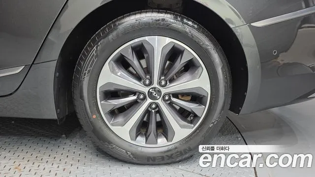 Kia K8 Hybrid — Фото автомобиля 6