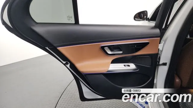 Mercedes-Benz E-Class — Фото автомобиля 21