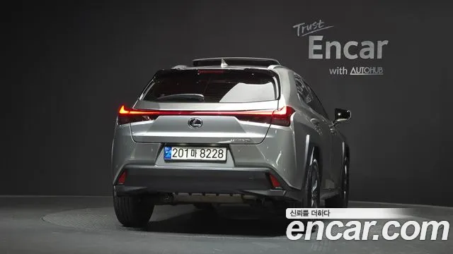Lexus UX — Фото автомобиля 4