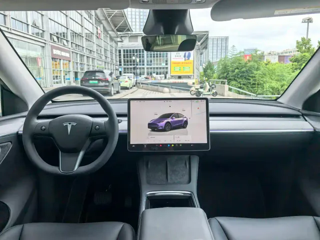 Tesla Model Y — Фото автомобиля 13