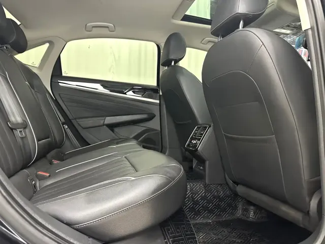 Volkswagen Passat — Фото автомобиля 11