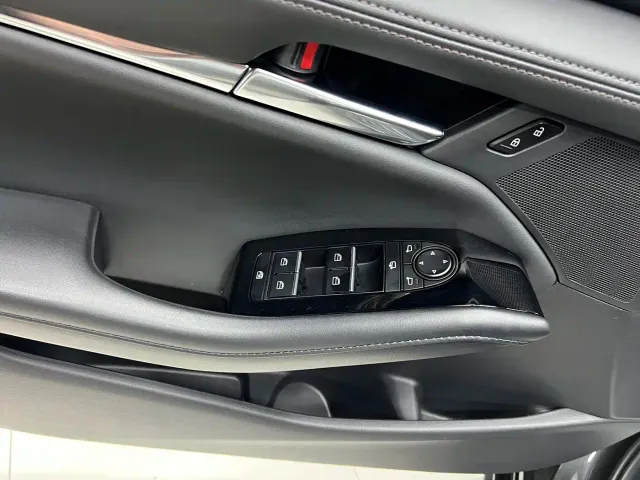 Mazda Axela — Фото автомобиля 9