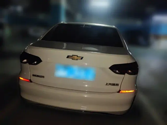 Chevrolet Monza — Фото автомобиля 3