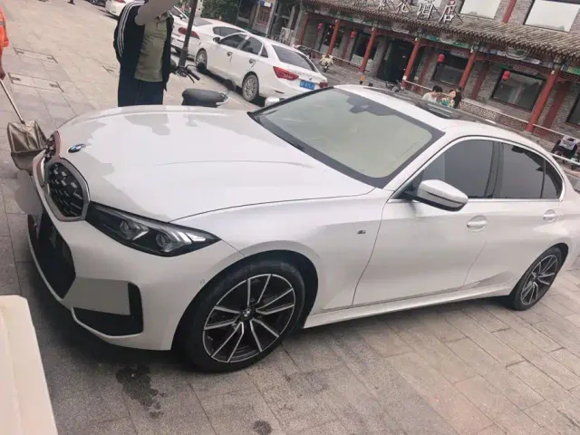 Фотография автомобиля — BMW 3 Series
