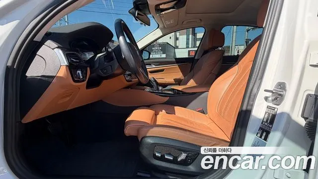BMW 5 Series G30 — Фото автомобиля 10