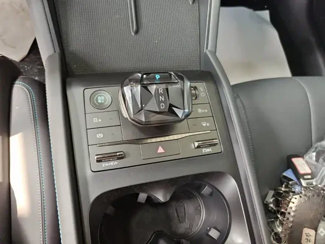 BYD Qin L — Фото автомобиля 13