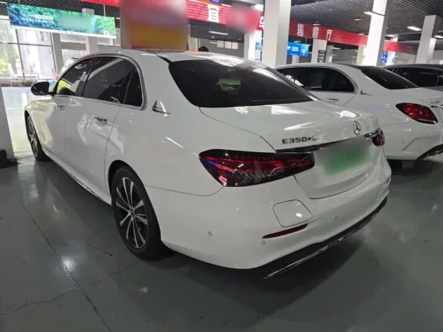 Mercedes-Benz E-Class — Фото автомобиля 12