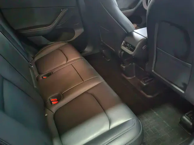 Tesla Model Y — Фото автомобиля 8