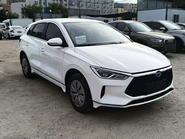 BYD e2 — Фото автомобиля 3
