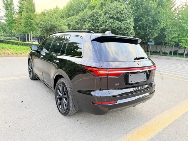 Li Auto ONE — Фото автомобиля 8