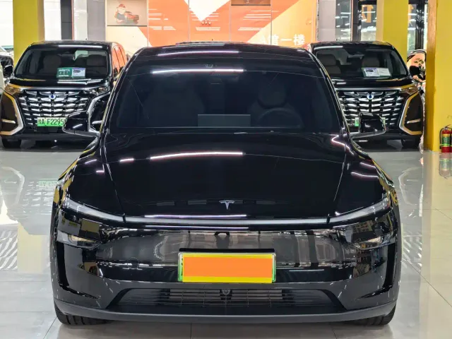 Tesla Model Y L — Фото автомобиля 2