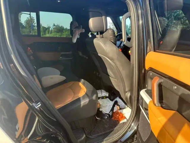 Land Rover Defender — Фото автомобиля 5