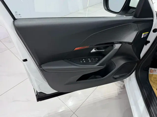 Peugeot 2008 — Фото автомобиля 9