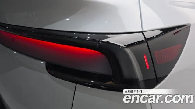 Tesla Model Y — Фото автомобиля 8