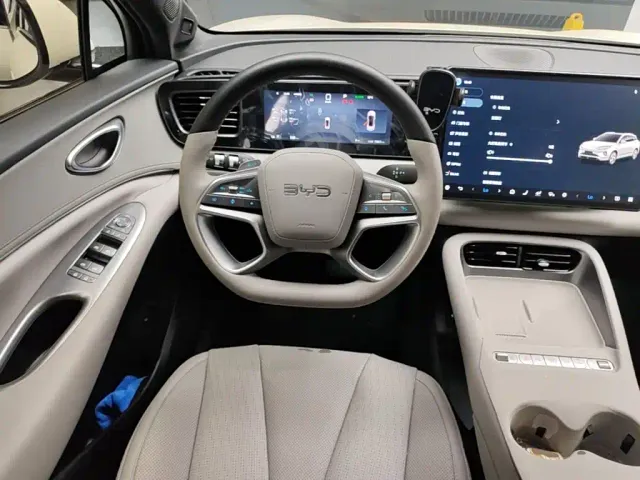 BYD Sealion 06 — Фото автомобиля 10