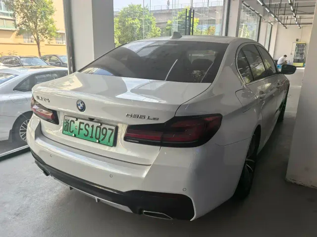 BMW 5 Series — Фото автомобиля 12