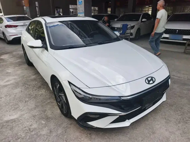 Hyundai Elantra — Фото автомобиля 21