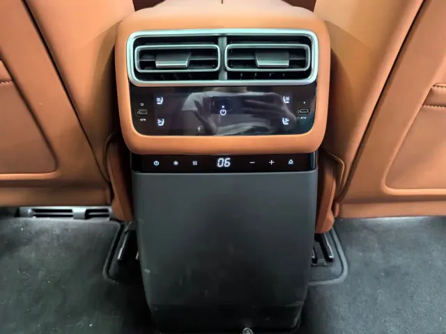 Li Auto L6 — Фото автомобиля 9
