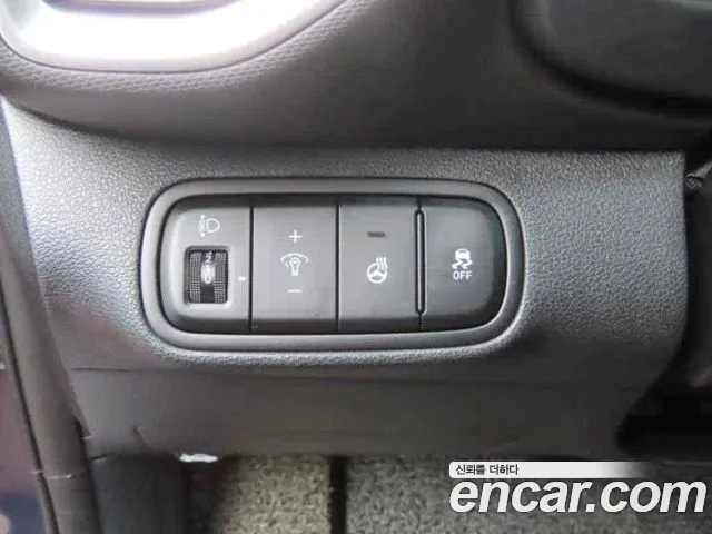 Hyundai Venue — Фото автомобиля 12