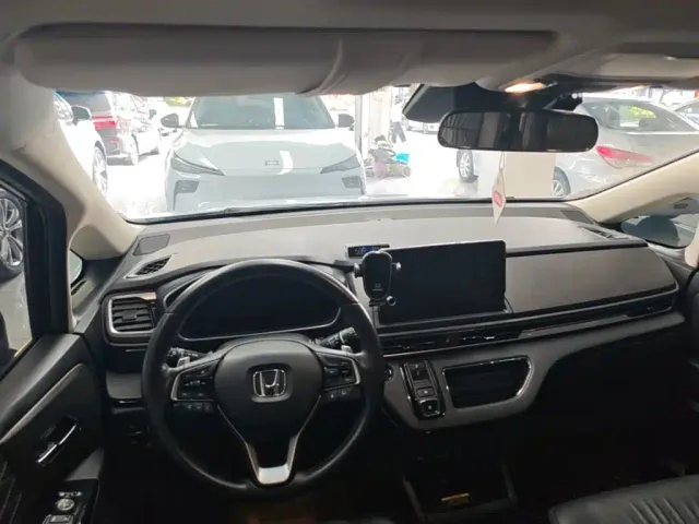 Honda Elysion — Фото автомобиля 9