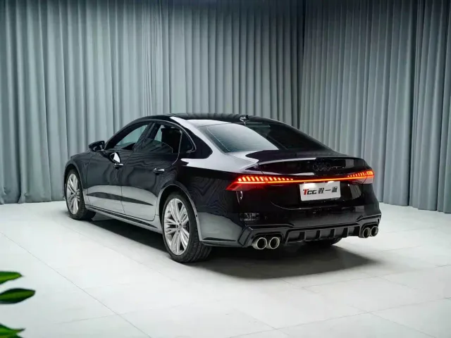 Audi A7L — Фото автомобиля 9