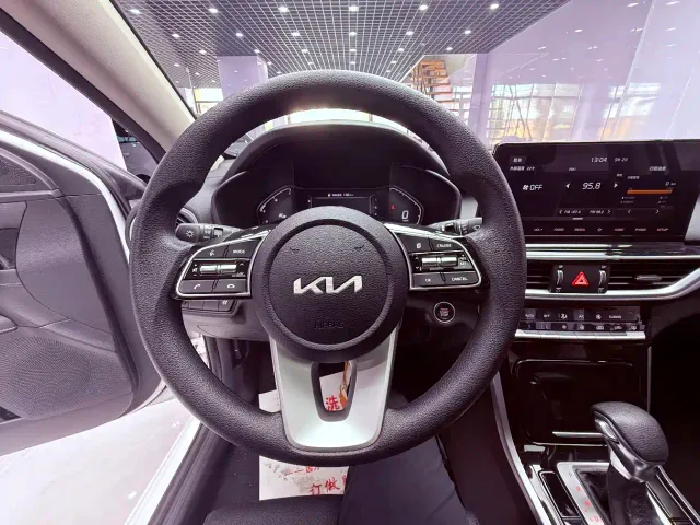 Kia K3 — Фото автомобиля 10