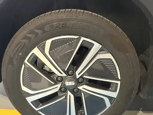 Geely Galaxy Starship 7 EM-i — Фото автомобиля 11