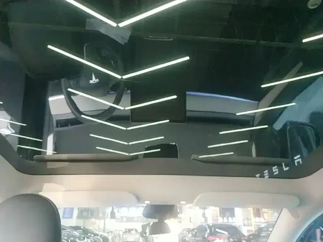 Tesla Model Y — Фото автомобиля 17