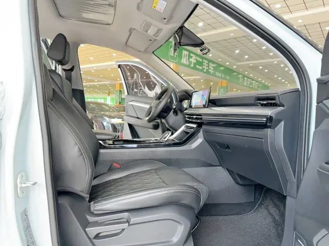 Wuling Asta — Фото автомобиля 12