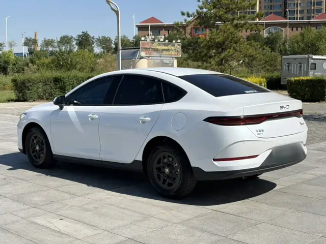 BYD Qin PLUS — Фото автомобиля 8