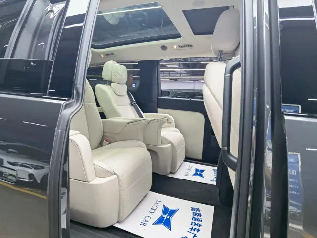 Li Auto MEGA — Фото автомобиля 9