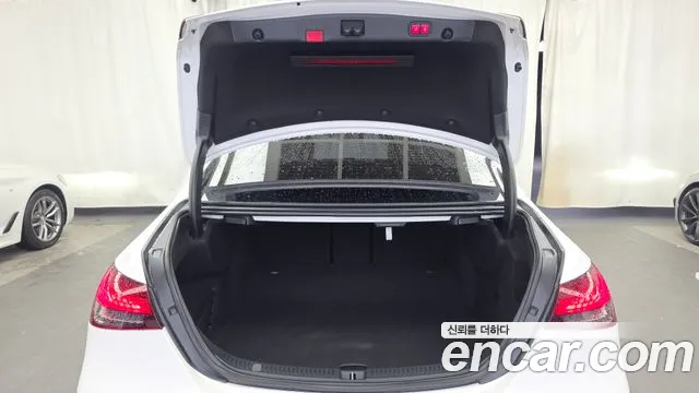 Mercedes-Benz E-Class — Фото автомобиля 16