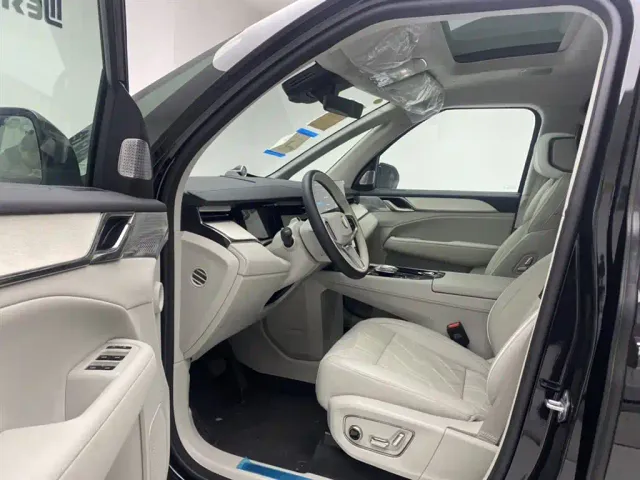 Volvo EM90 — Фото автомобиля 4