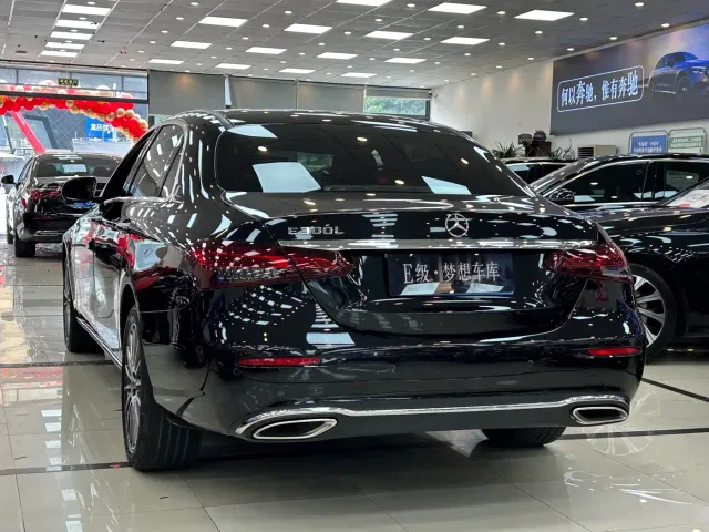 Mercedes-Benz E-Class — Фото автомобиля 13