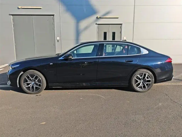 BMW i5 — Фото автомобиля 3