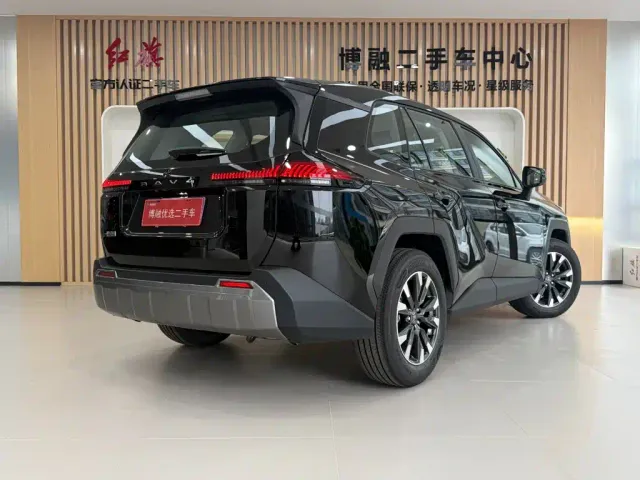 Toyota RAV4 — Фото автомобиля 3