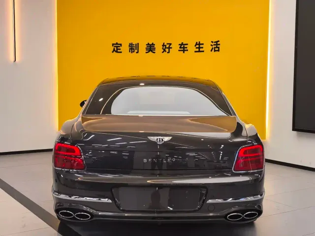 Bentley Flying Spur — Фото автомобиля 4