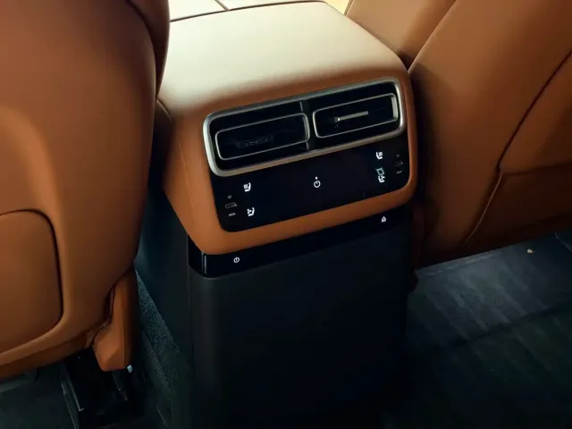 Li Auto L7 — Фото автомобиля 11
