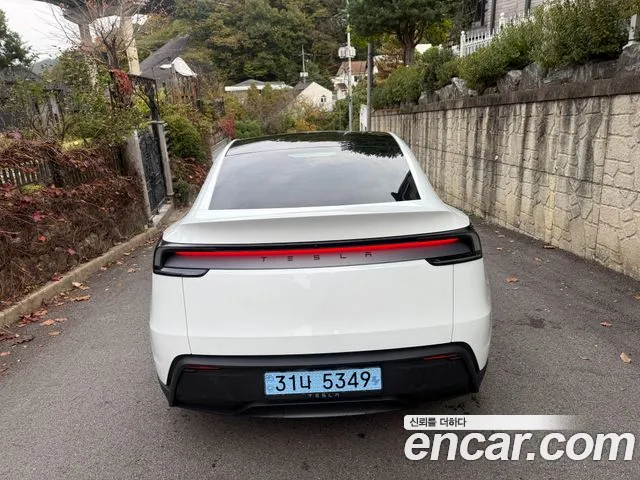 Tesla Model Y — Фото автомобиля 5