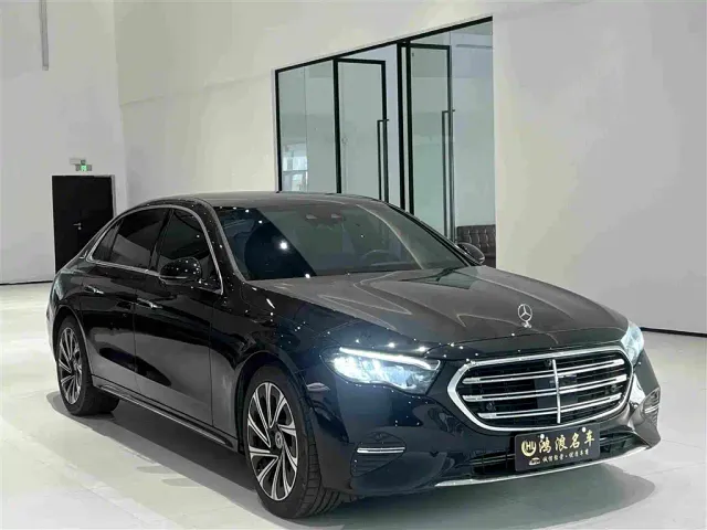 Mercedes-Benz E-Class — Фото автомобиля 3