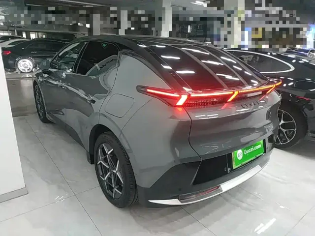 Lynk & Co Z20 — Фото автомобиля 22