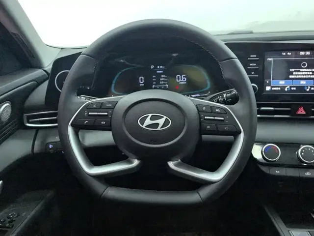 Hyundai Elantra — Фото автомобиля 15