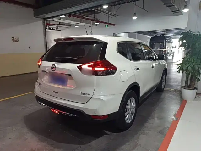 Nissan X-Trail — Фото автомобиля 6