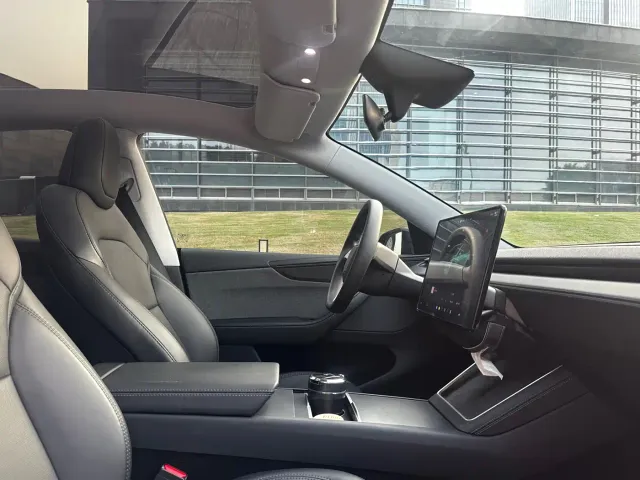 Tesla Model Y — Фото автомобиля 14