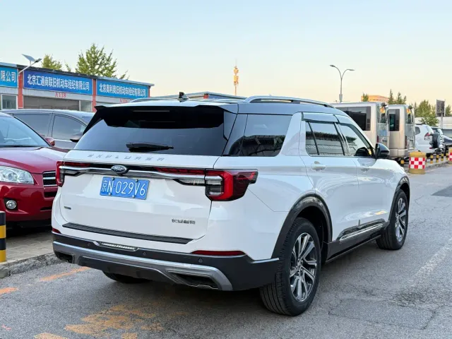 Ford Explorer — Фото автомобиля 4